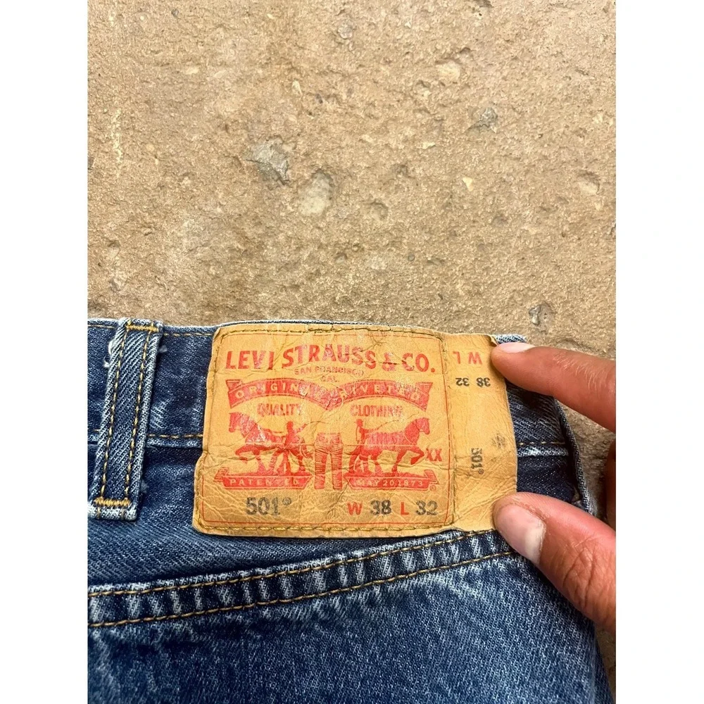 Levi's 501 Original Straight Fit Jeans Mens 38x32 Blue Denim Distressed Mid Rise